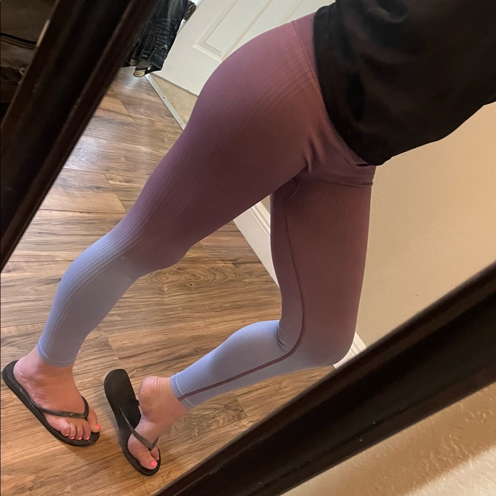 Victoria secrets PINK 3/4 leggings.
